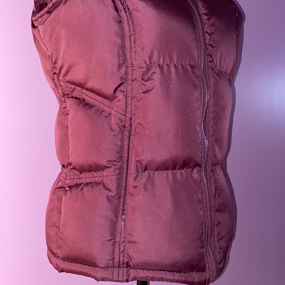 Polo Assn. Wine color puffer vest. New condition. Size large. - Picture 4 of 11